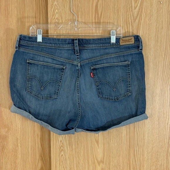 Levi's Classic Rolled Cuff Blue Jean Stretch Shorts - Picture 2 of 5
